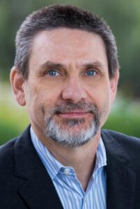 Дэниел Паланкер – профессор офтальмологии и, по совместительству, электротехники в Стэнфордском университете
